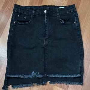 BLACK BUTTON SKIRT